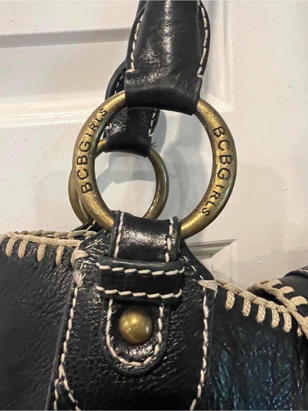 Vintage BCBG Girls Black Leather Handbag with Contrast Stitching and Ring Detail - Picture 3 of 9